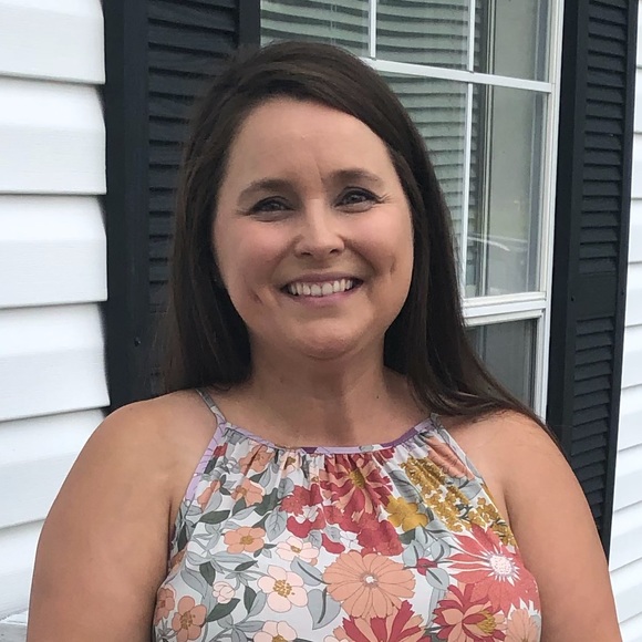 Profile Picture of Aileen Devine (@mrsard83) on Poshmark