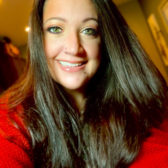 Profile Picture of Brook Alexander (@brook_alexander) on Poshmark