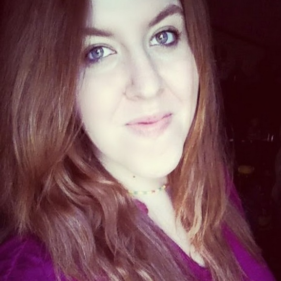 Profile Picture of Iris Sweazey (@irissweazey) on Poshmark