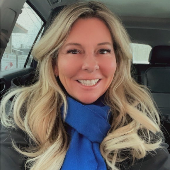 Nikki Auriano - Poshmark Profile Picture of Nikki Auriano (@nauriano) on Poshmark