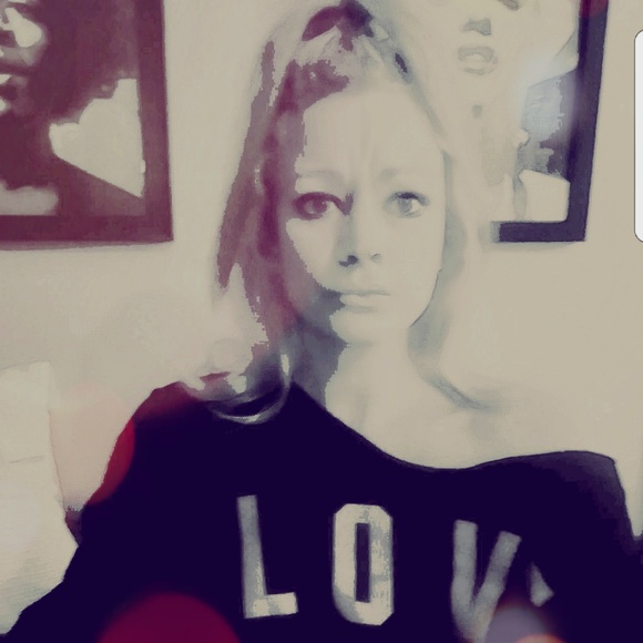 Profile Picture of Joni Sorrells (@jonisorrells) on Poshmark