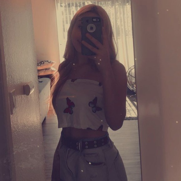 Profile Picture of Phoenix Van vianen (@pixiesclothing) on Poshmark