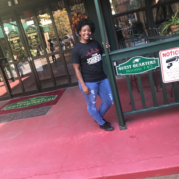 Profile Picture of Coconstance Johnson (@cmjohnson33) on Poshmark