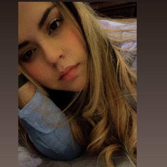 Profile Picture of Jenn Moon (@jenn_moon) on Poshmark