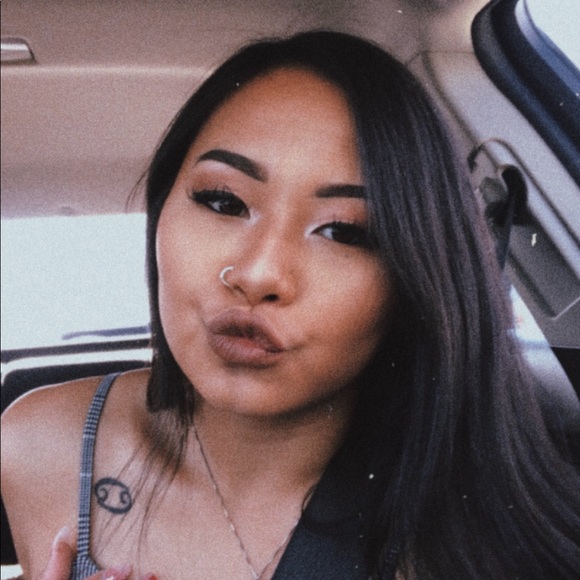 Profile Photo of Daphney Vang (@daphney_vang) on Poshmark