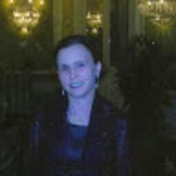 Lisa Oberry - Poshmark Profile Picture of Lisa Oberry (@desilu1977) on Poshmark
