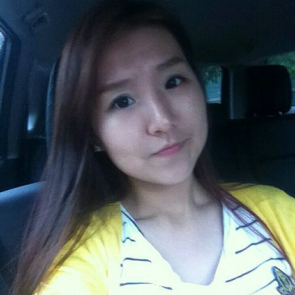 Profile Picture of Yunhee Choi (@ssv5194) on Poshmark