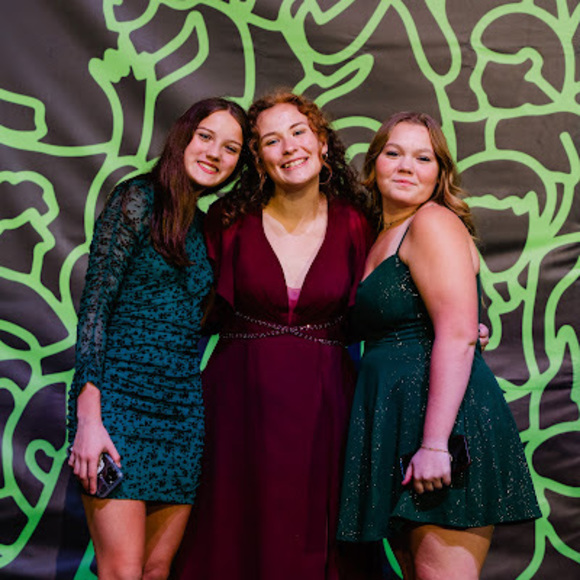 Profile Picture of Brette Bradley (@brettebradley) on Poshmark