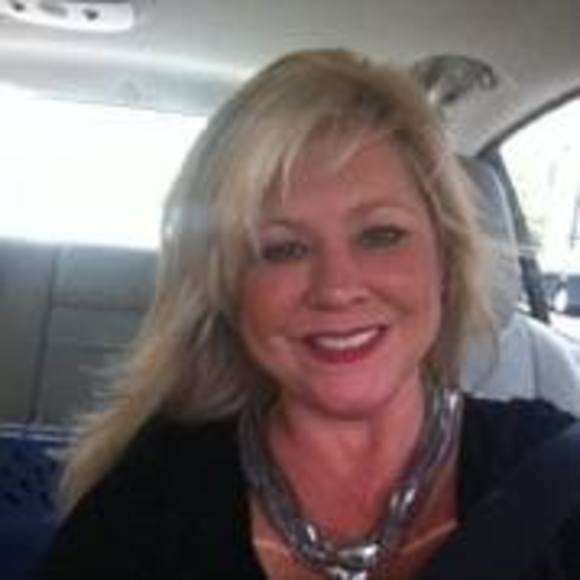 Profile Picture of Amy Englert (@englertamy1) on Poshmark