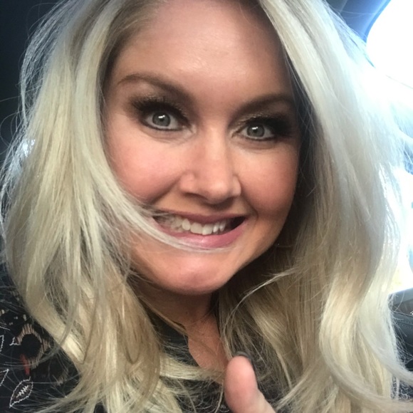 Profile Picture of Heather Starmer (@hstarmer) on Poshmark