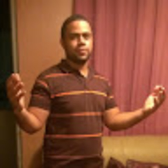 Profile Picture of Alex Quezada (@elpopilo) on Poshmark