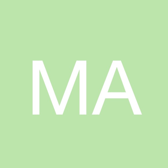 Profile Picture of Mina Akrawi (@minaakrawi) on Poshmark