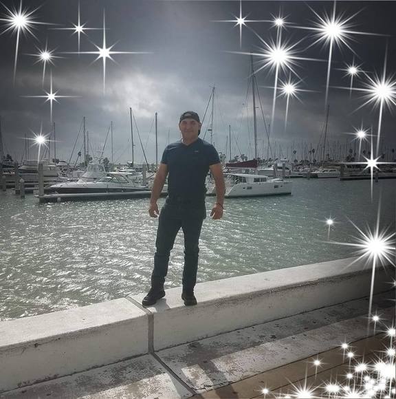 Profile Picture of Francisco Olvera (@franciscoolv272) on Poshmark