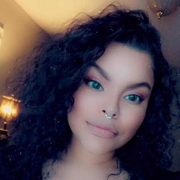 Profile Picture of Alondra Amparan (@alondraivett13) on Poshmark