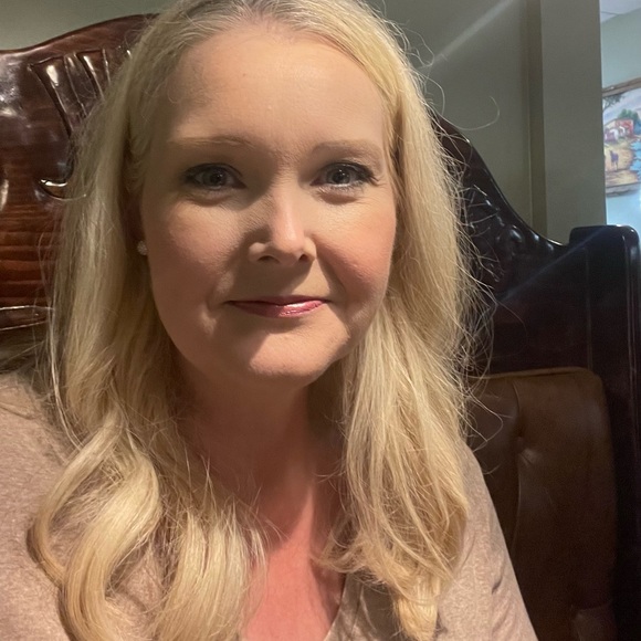 Profile Picture of Emalene Baker (@emalene77) on Poshmark