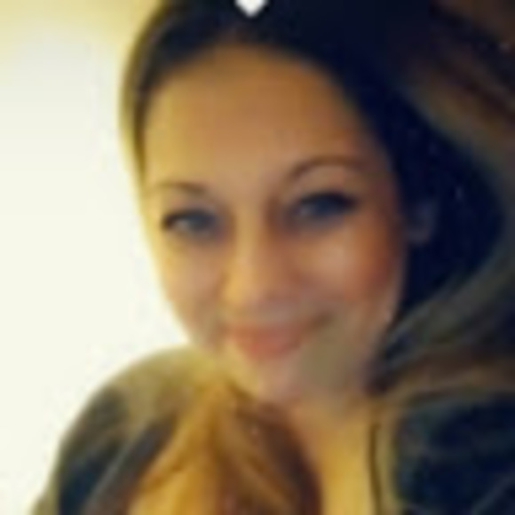 Profile Picture of Melissa Squyres (@msquyres1981) on Poshmark