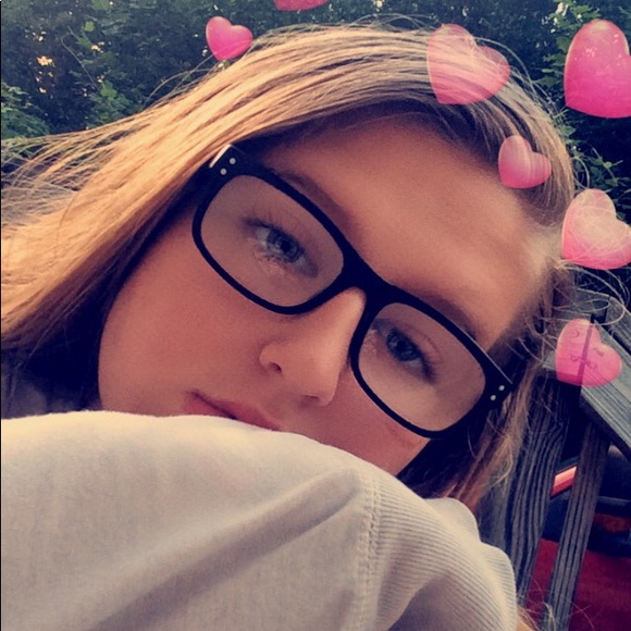 Profile Picture of Brandy Richards (@whatever447) on Poshmark