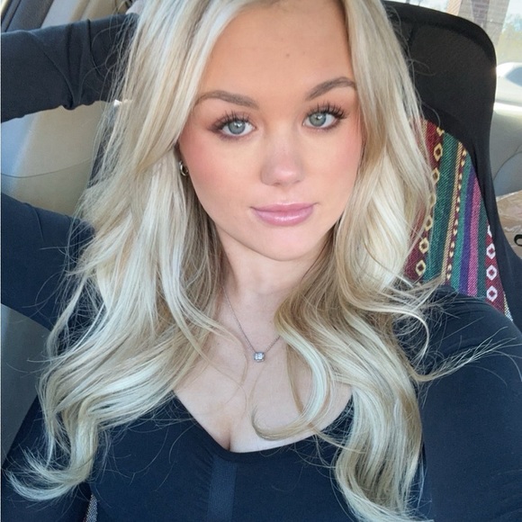 Profile Picture of Avery Barrett (@berry04) on Poshmark