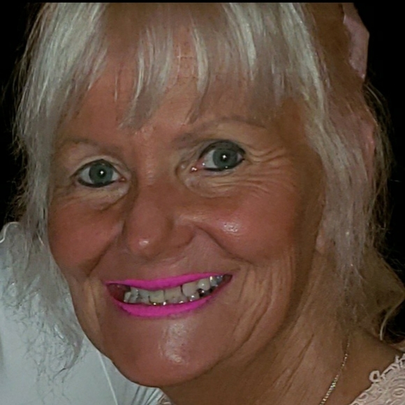 Profile Picture of Debbie Gaulin (@yeafam5) on Poshmark