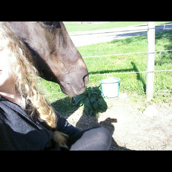 Profile Picture of Riley Opal (@rileyopal) on Poshmark