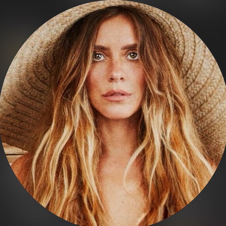 Profile Picture of loracarola (@@loracarola) on Tiktok