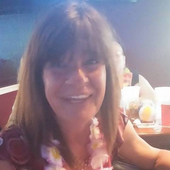Profile Picture of Renee Schmick (@reneeschmick) on Poshmark