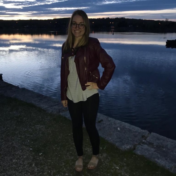 Profile Picture of Jessica Cordatos (@jcordatos) on Poshmark