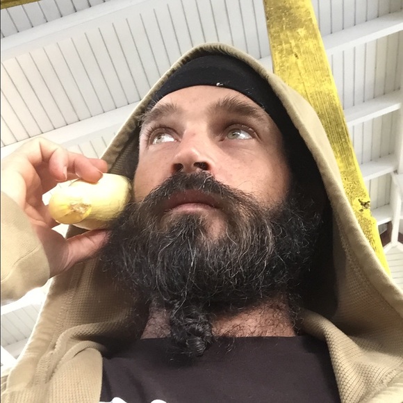 Profile Picture of Paul Cusin (@paulisigh) on Poshmark