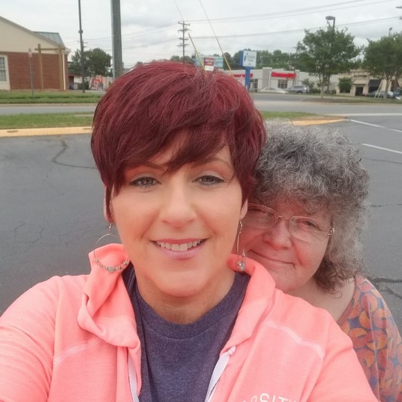 Profile Picture of Amy Echols (@janae252003) on Poshmark
