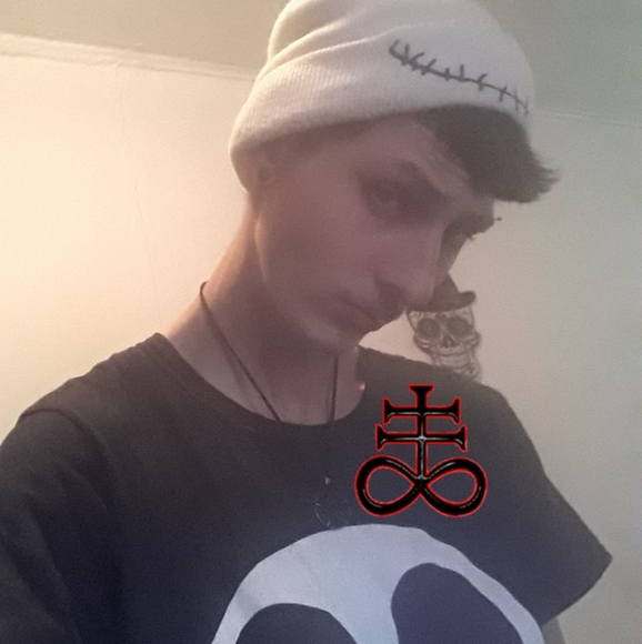 Profile Picture of Zachary Hart (@leftforbrains) on Poshmark