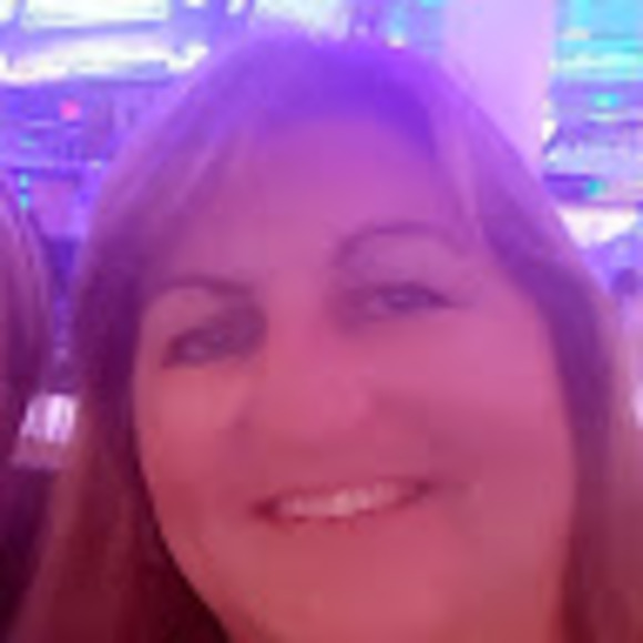 Profile Picture of Lori Gardow (@lgardow1) on Poshmark
