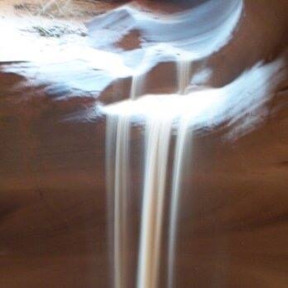 Profile Picture of Annie Zheng (@weikeng1997) on Poshmark