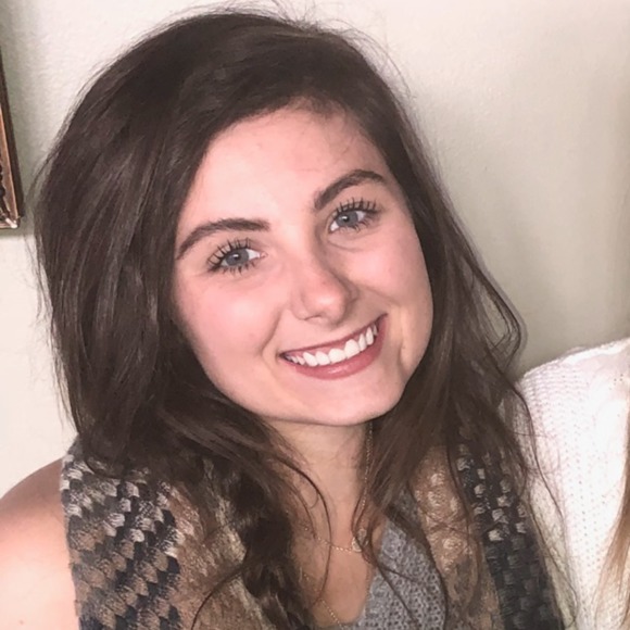 Profile Picture of Makayla Flatt (@mjf1236698) on Poshmark