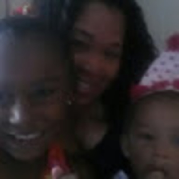 Profile Picture of Rozalyn Hernandez (@rozalyn_h) on Poshmark