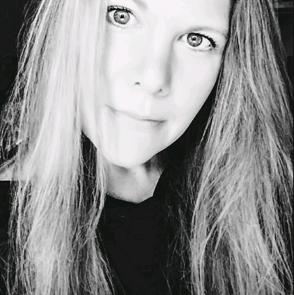 Profile Picture of Rebecca Schneider (@rebs272) on Poshmark