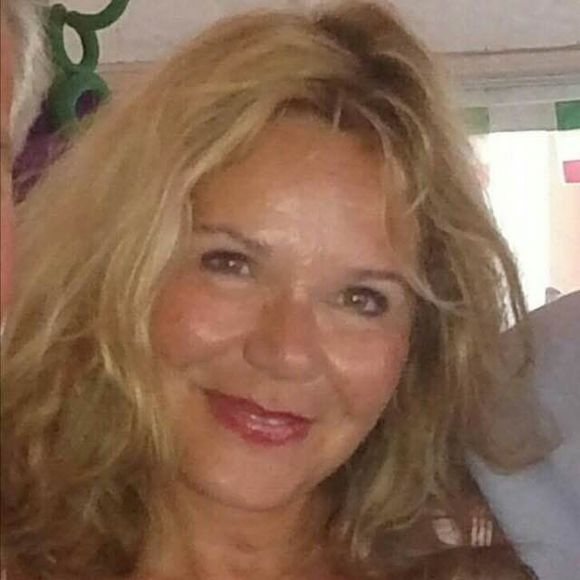 Profile Picture of Pauline Gibbs (@paulinegibbs) on Poshmark