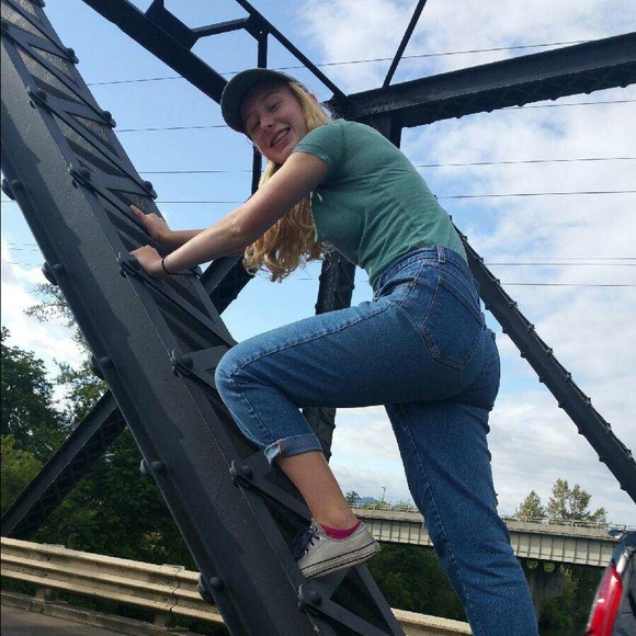Profile Picture of Peyton Brooks (@peytonbrooks) on Poshmark