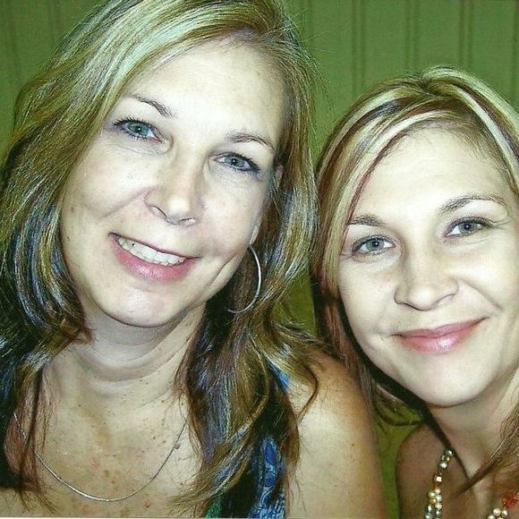 Profile Picture of Jodie Meredith (@gardenjunkie) on Poshmark