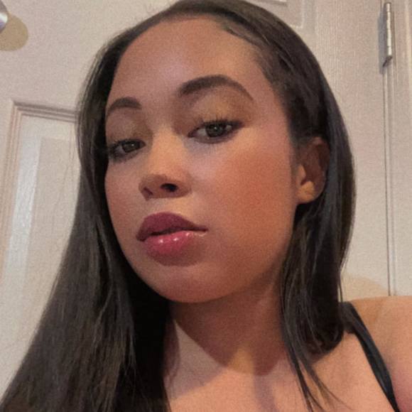Profile Picture of Kionna Britman (@krbxo) on Poshmark