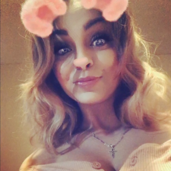 Alicia Diluzio - Poshmark Profile Picture of Alicia Diluzio (@aliciakeyz) on Poshmark