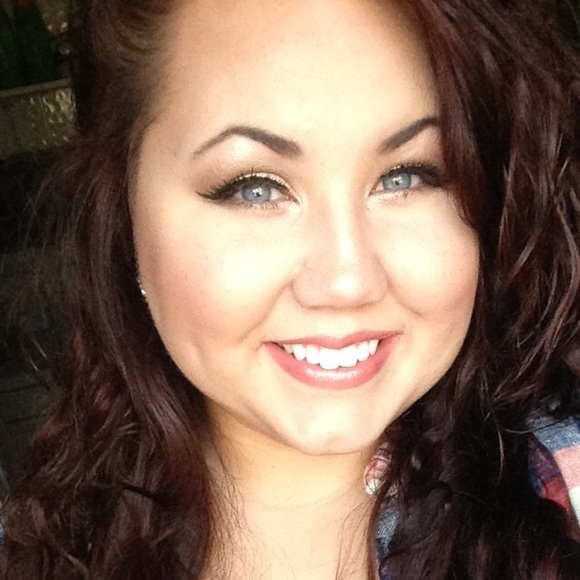 Cyerra Bethune - Poshmark Profile Picture of Cyerra Bethune (@cyerra93) on Poshmark