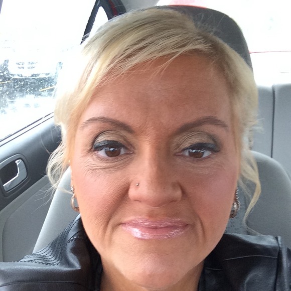 Profile Picture of Anna Decosta (@chantdes67) on Poshmark