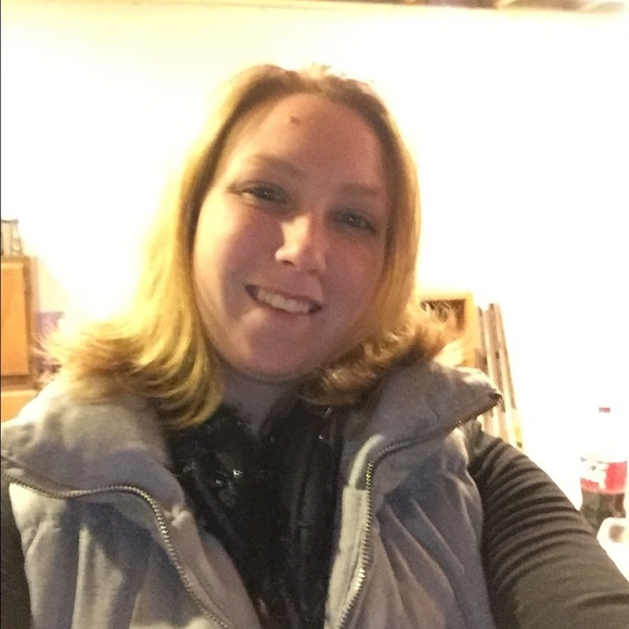 Profile Picture of Fay Bailey (@faylouanna91) on Poshmark