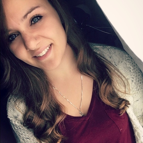 Profile Picture of Michaela Scott (@michaellla) on Poshmark