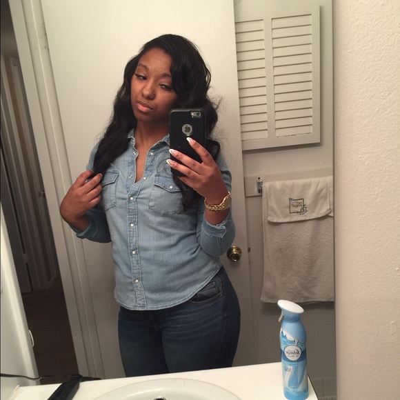 Profile Picture of Andrea Wright (@andrea0682) on Poshmark