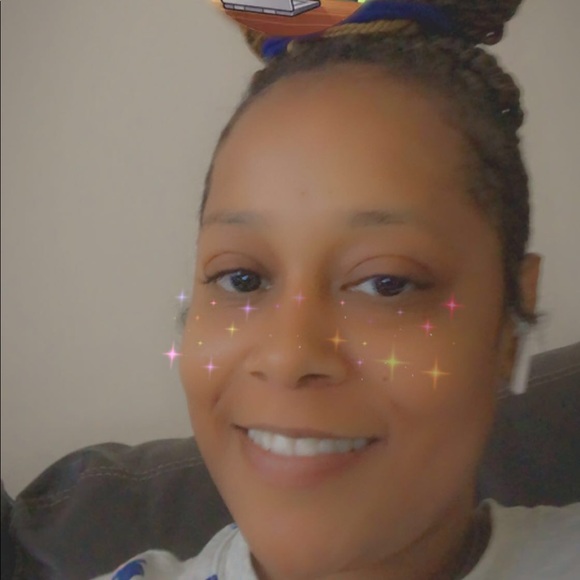 Profile Picture of Cheree Robertson (@demkidsmomma) on Poshmark