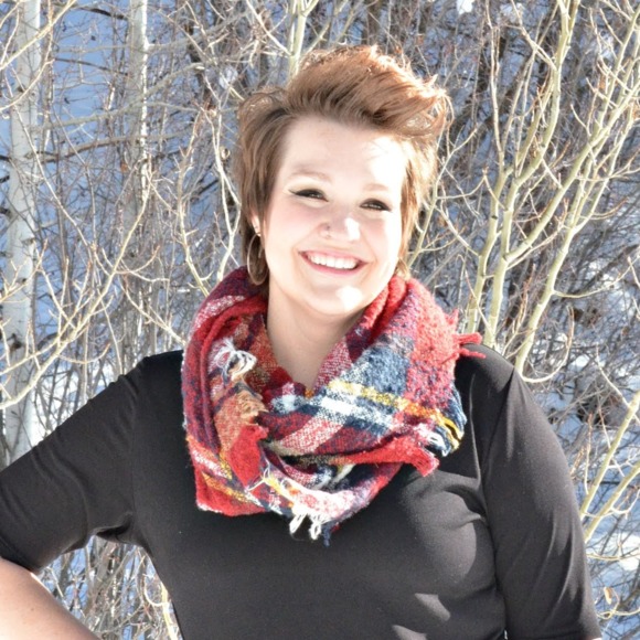 Profile Picture of Veronica Athay (@ronniathay) on Poshmark