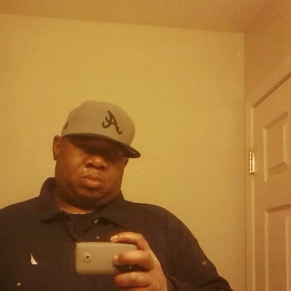 Profile Picture of Nathaniel Dixon (@104ndixon) on Poshmark