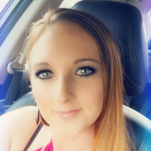 Profile Picture of Ashley Rutter (@rutter040712) on Poshmark