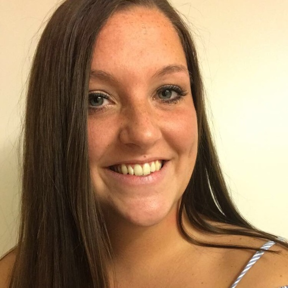 Profile Picture of Danielle Kreitzer (@dkreitzer) on Poshmark